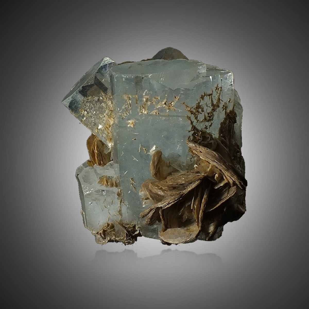 Beryl with Muscovite photo 3