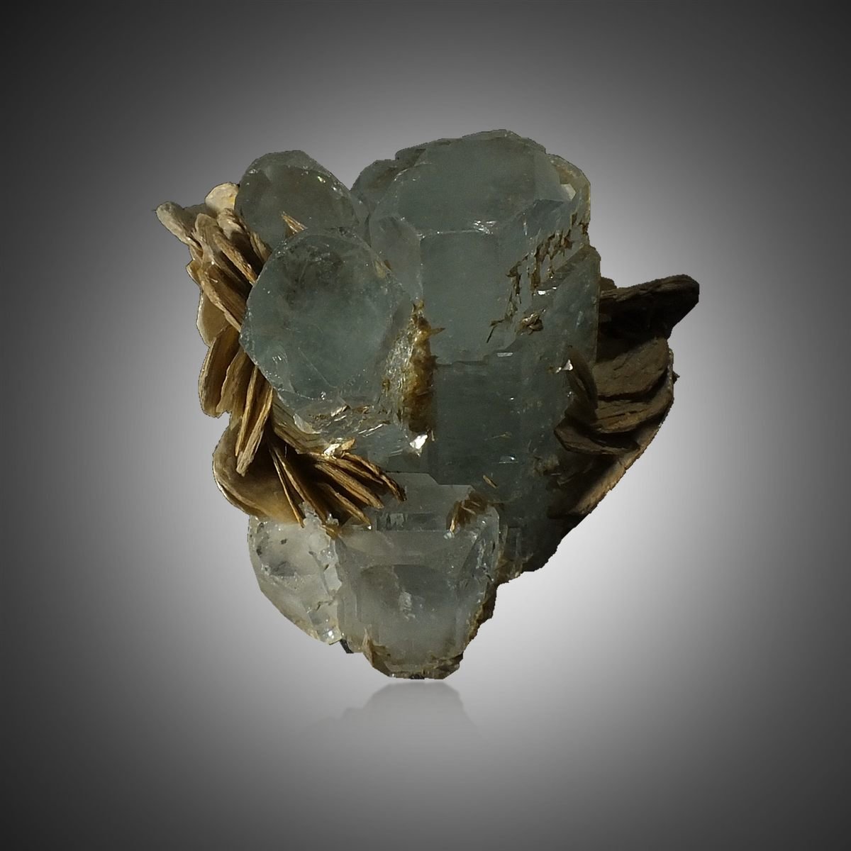 Beryl with Muscovite photo 4