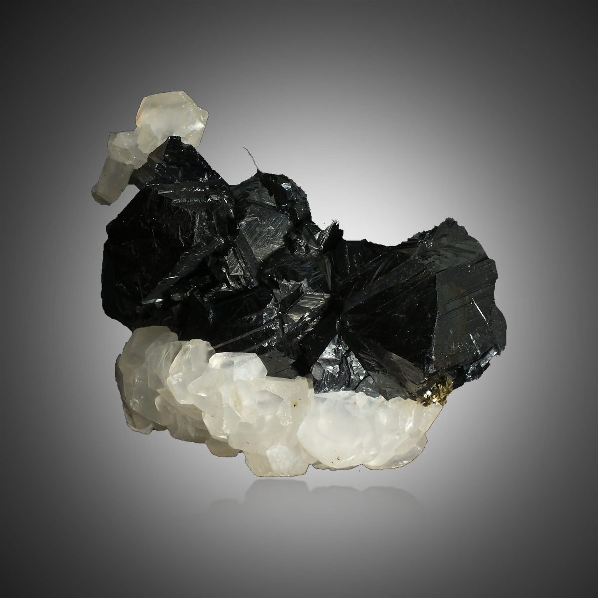 Sphalerite with Calcite photo 4