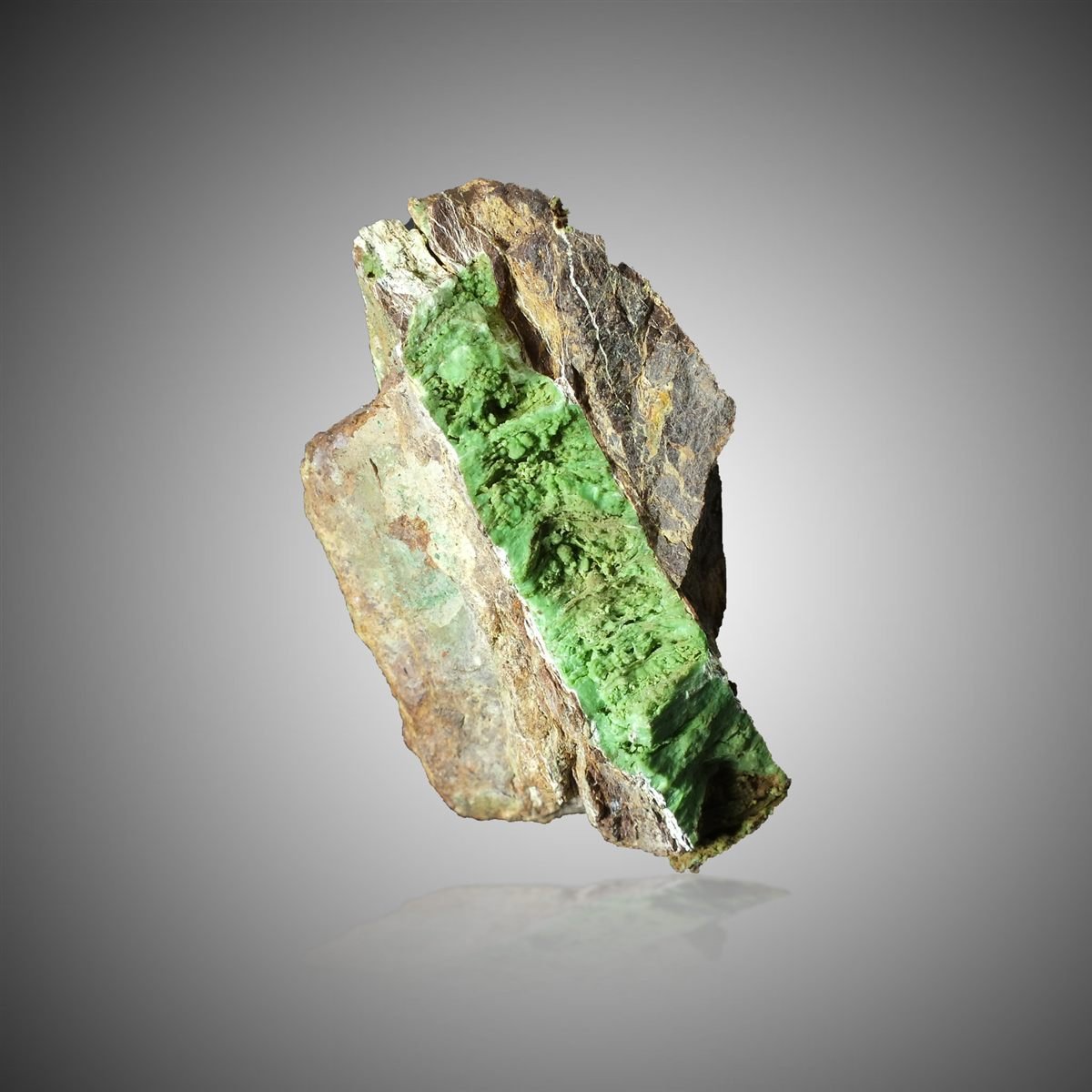 Gaspeite photo 3