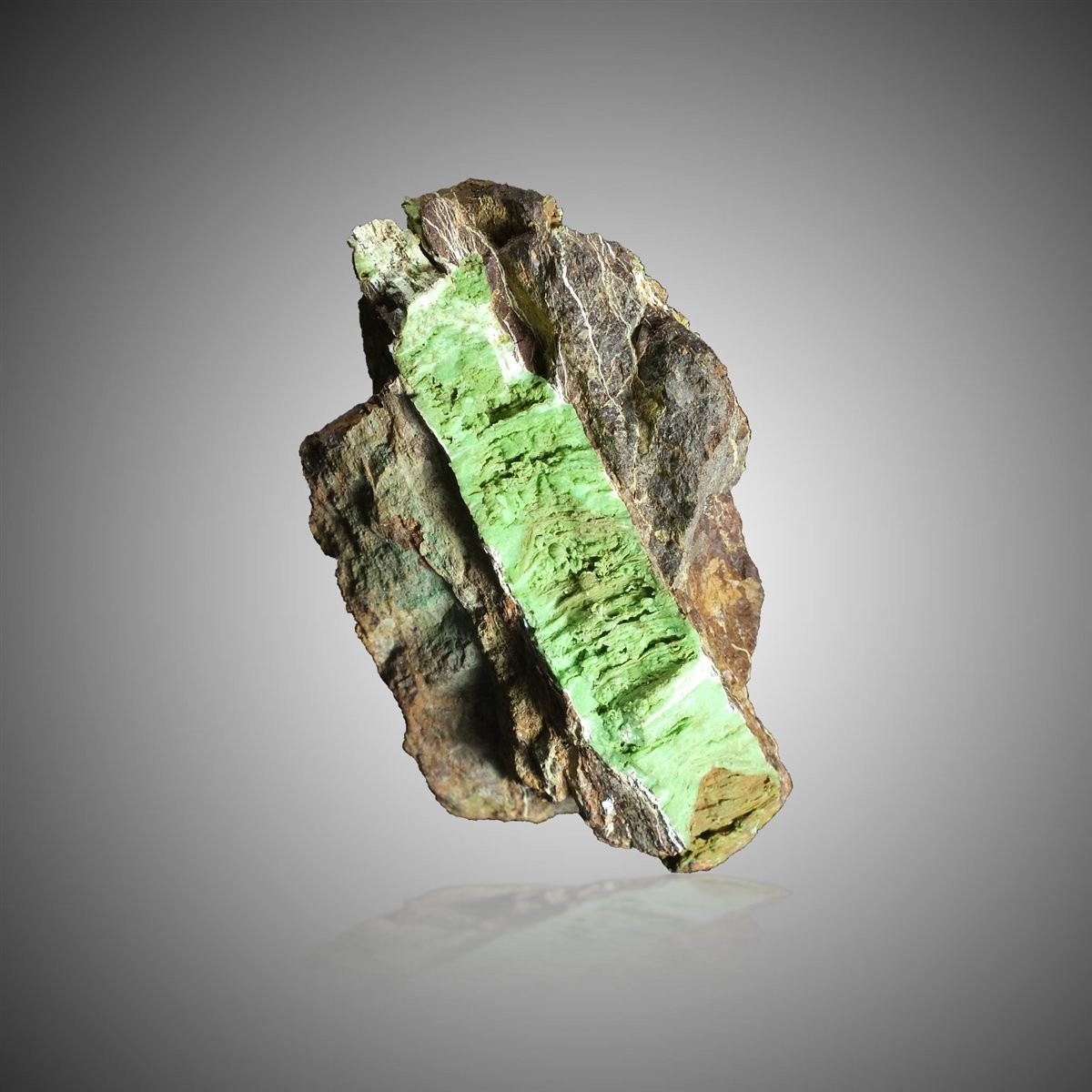 Gaspeite photo 4