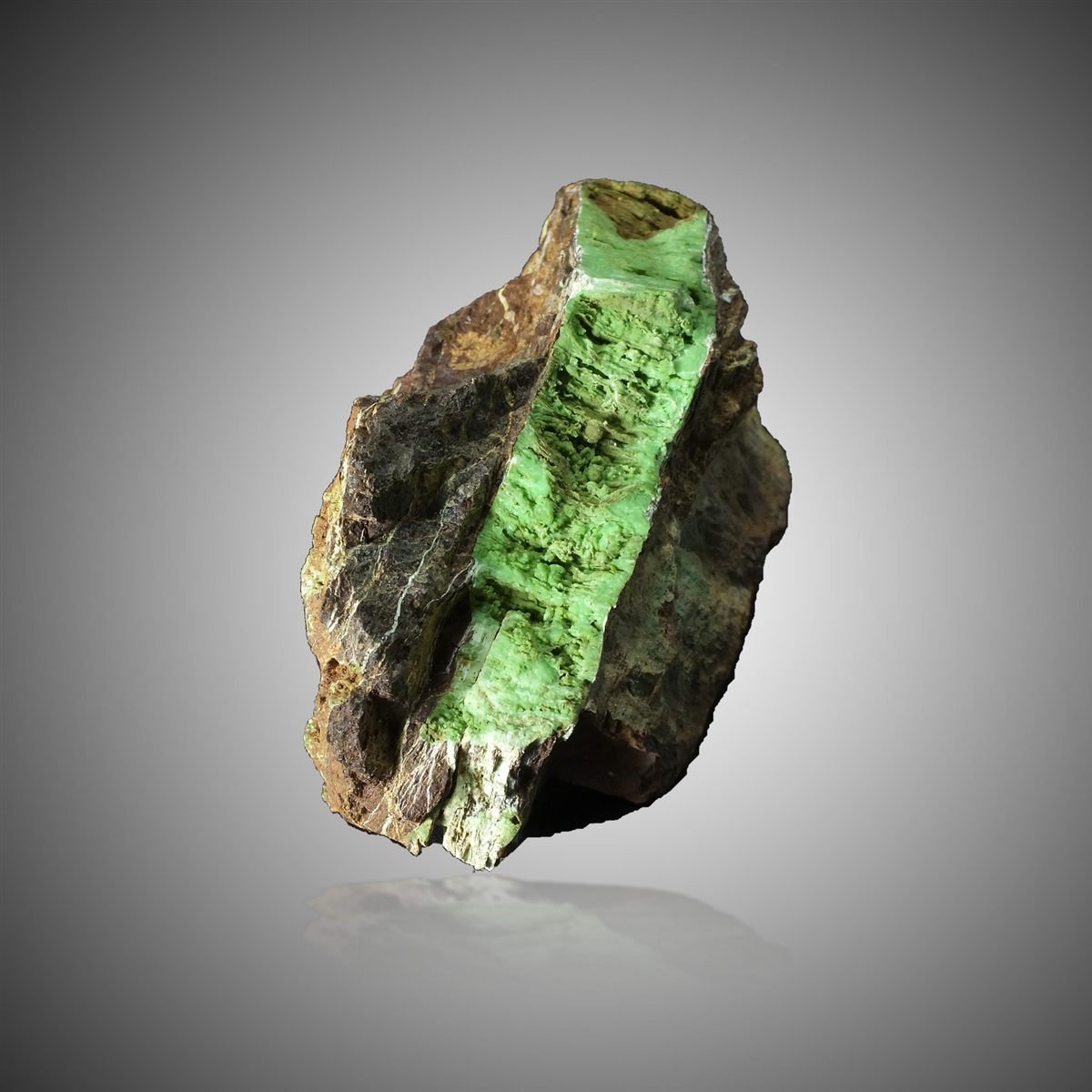 Gaspeite photo 5