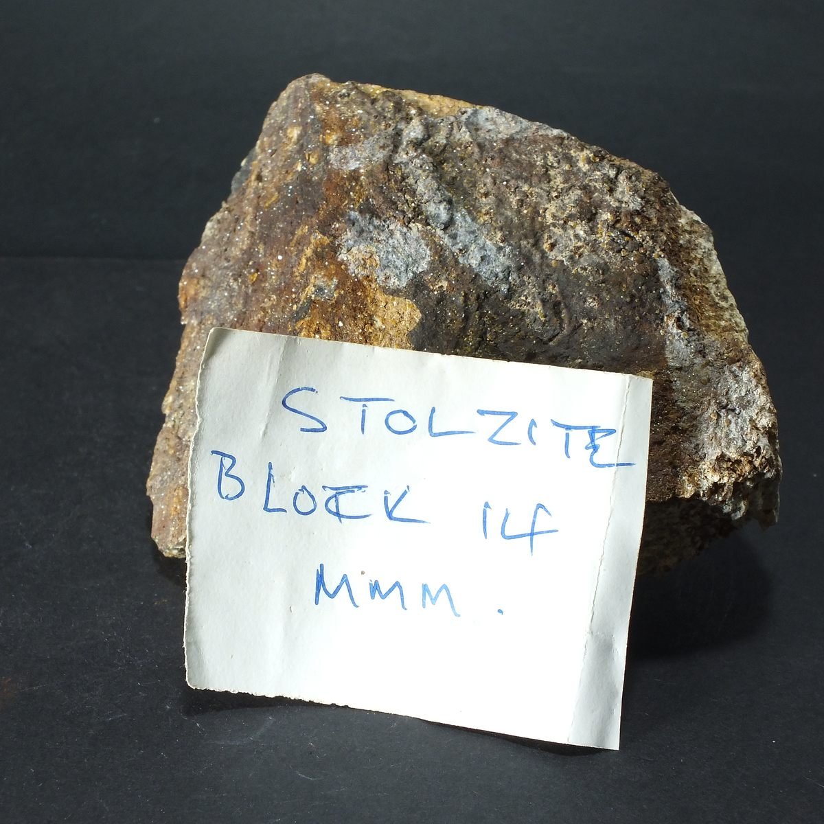 Stolzite photo 4
