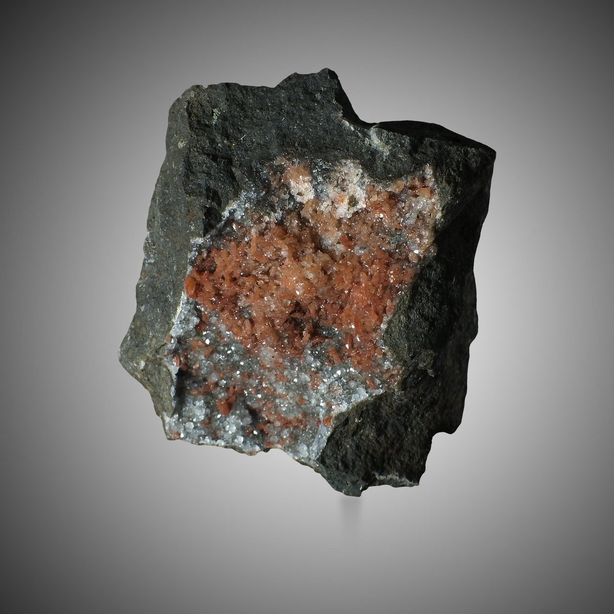 Gmelinite-Na with Analcime photo 3