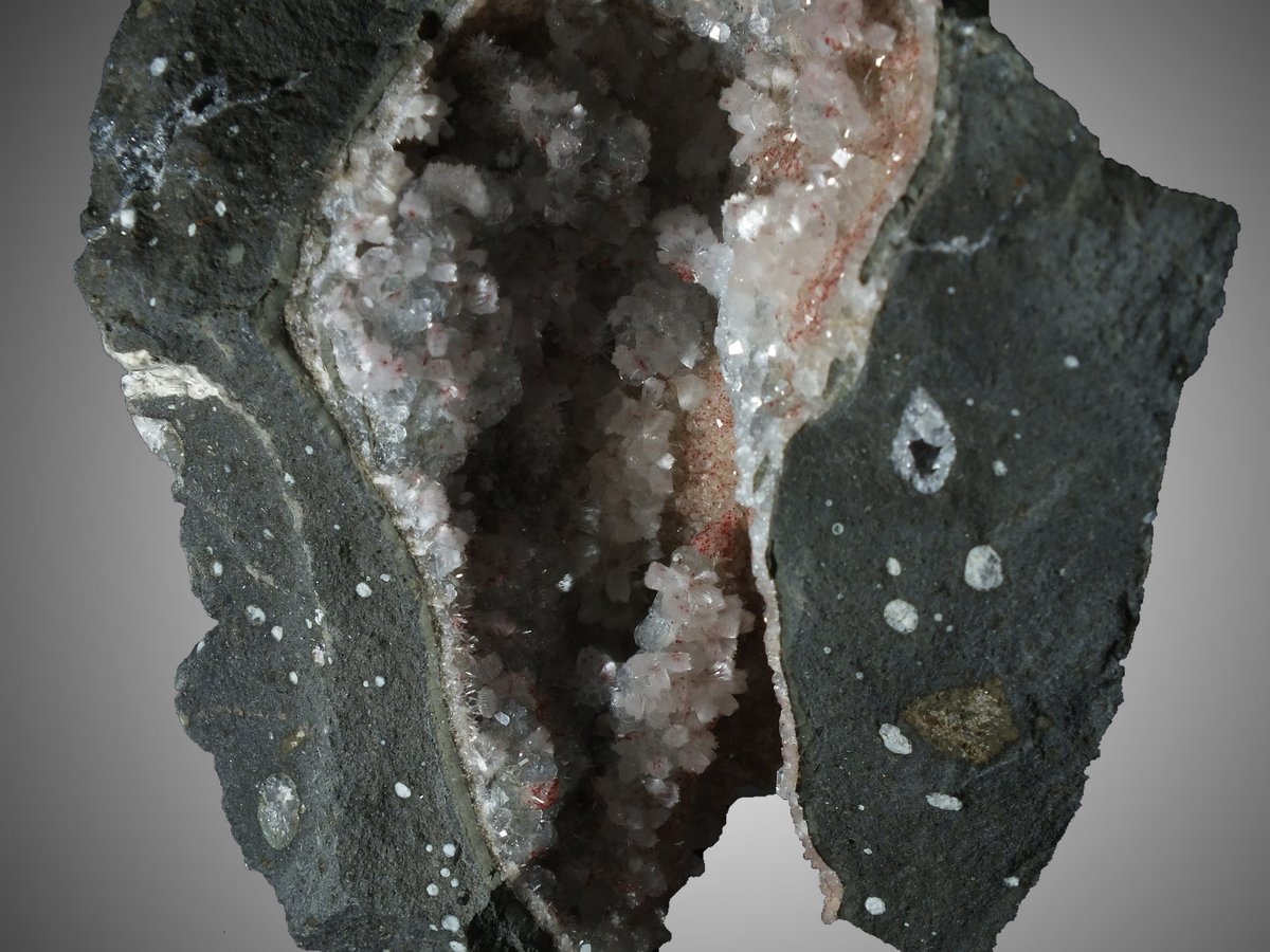 Thomsonite with Analcime photo 2