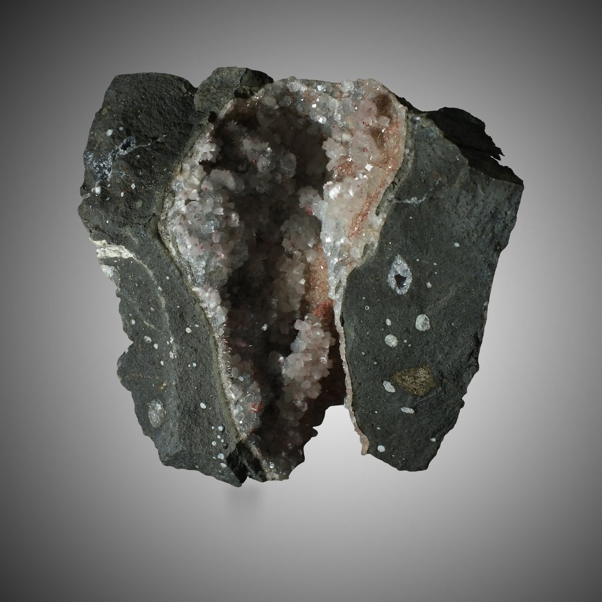 Thomsonite with Analcime photo 4