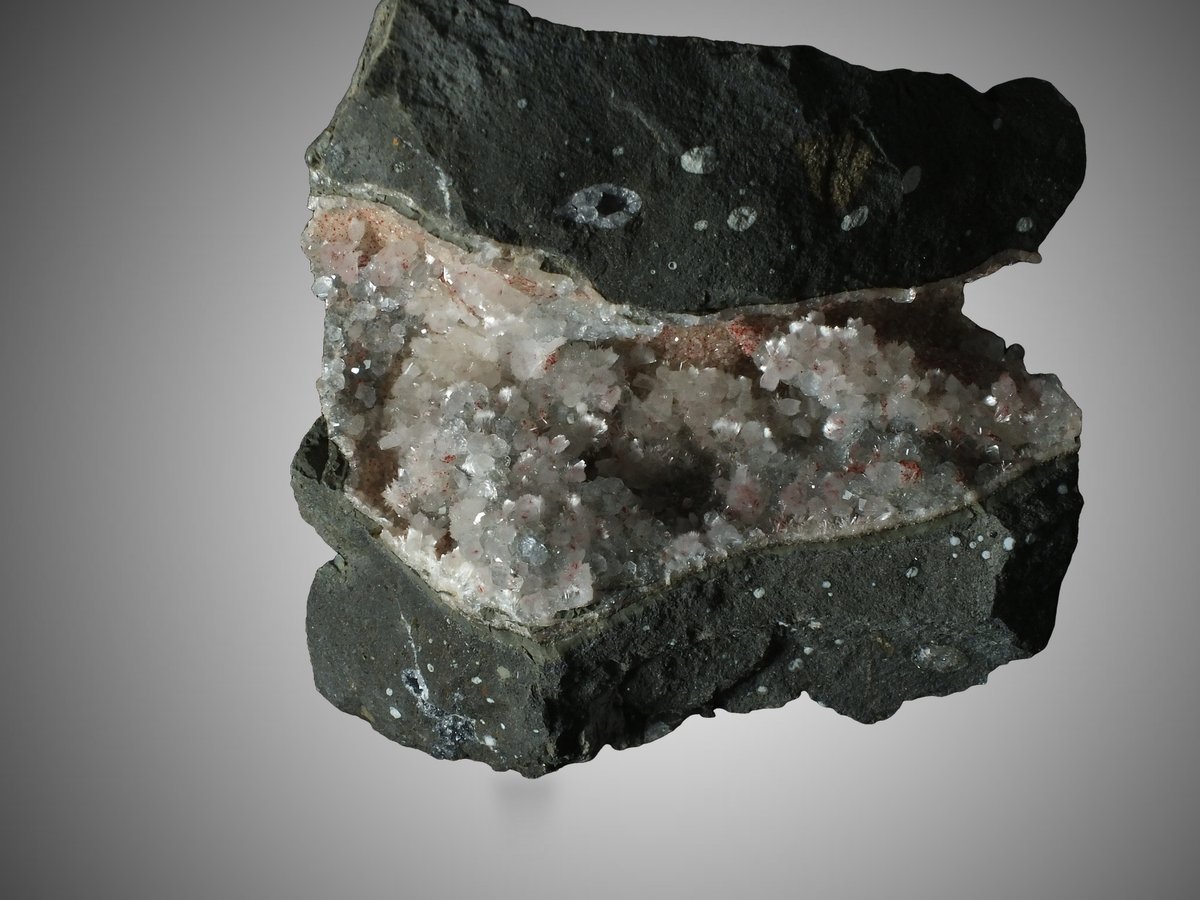 Thomsonite with Analcime photo 5