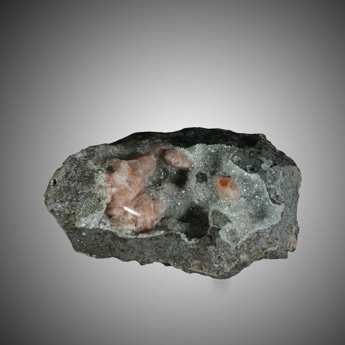 Gmelinite-Na with Analcime photo 2