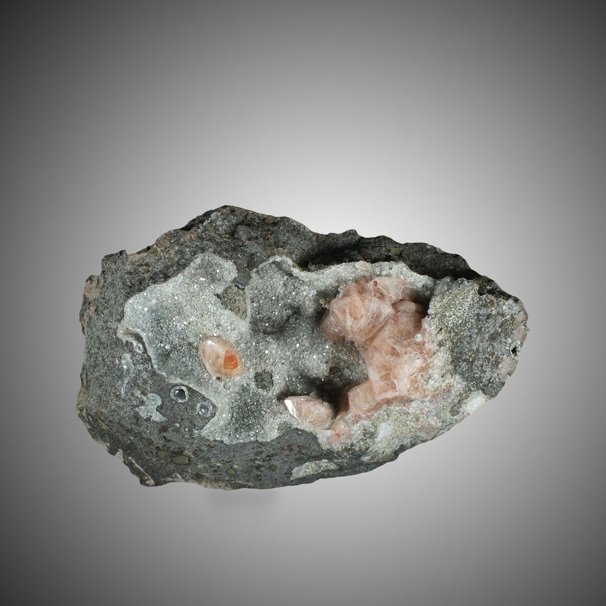 Gmelinite-Na with Analcime photo 6
