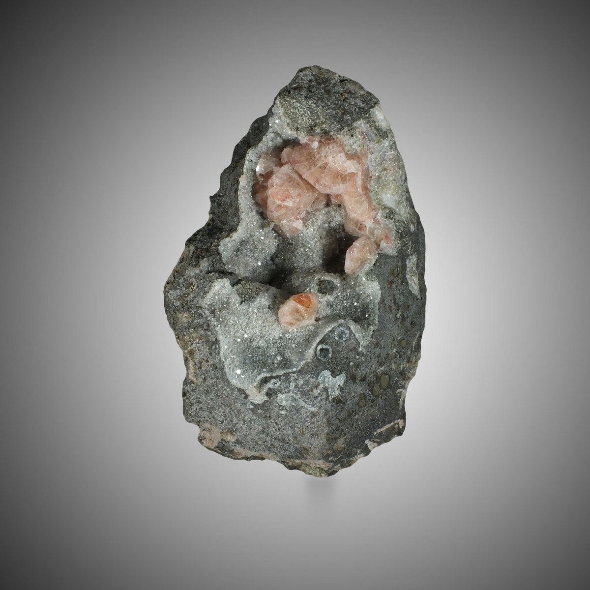 Gmelinite-Na with Analcime photo 7