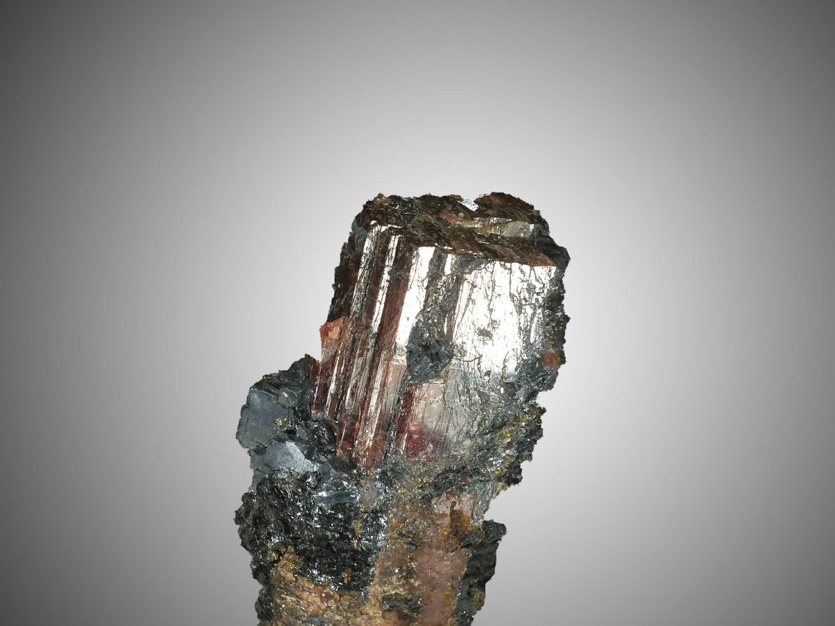 Rhodonite photo 9