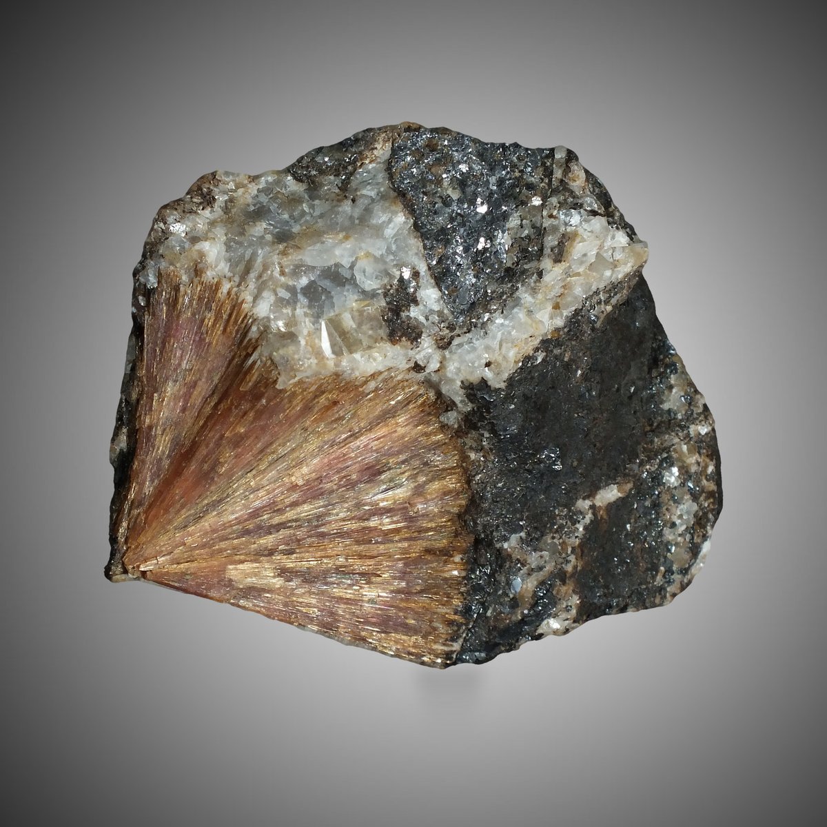 Inesite with Sturtite