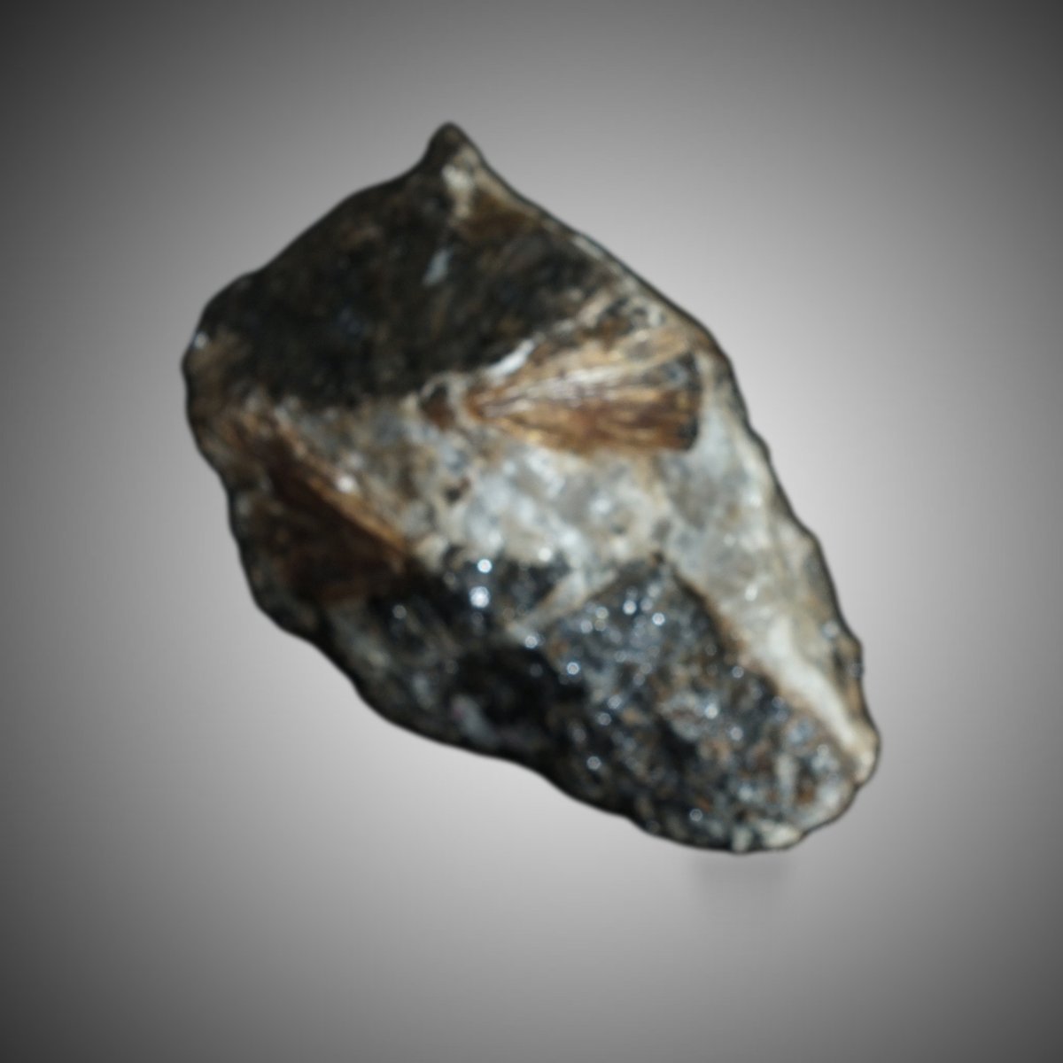 Inesite with Sturtite photo 6