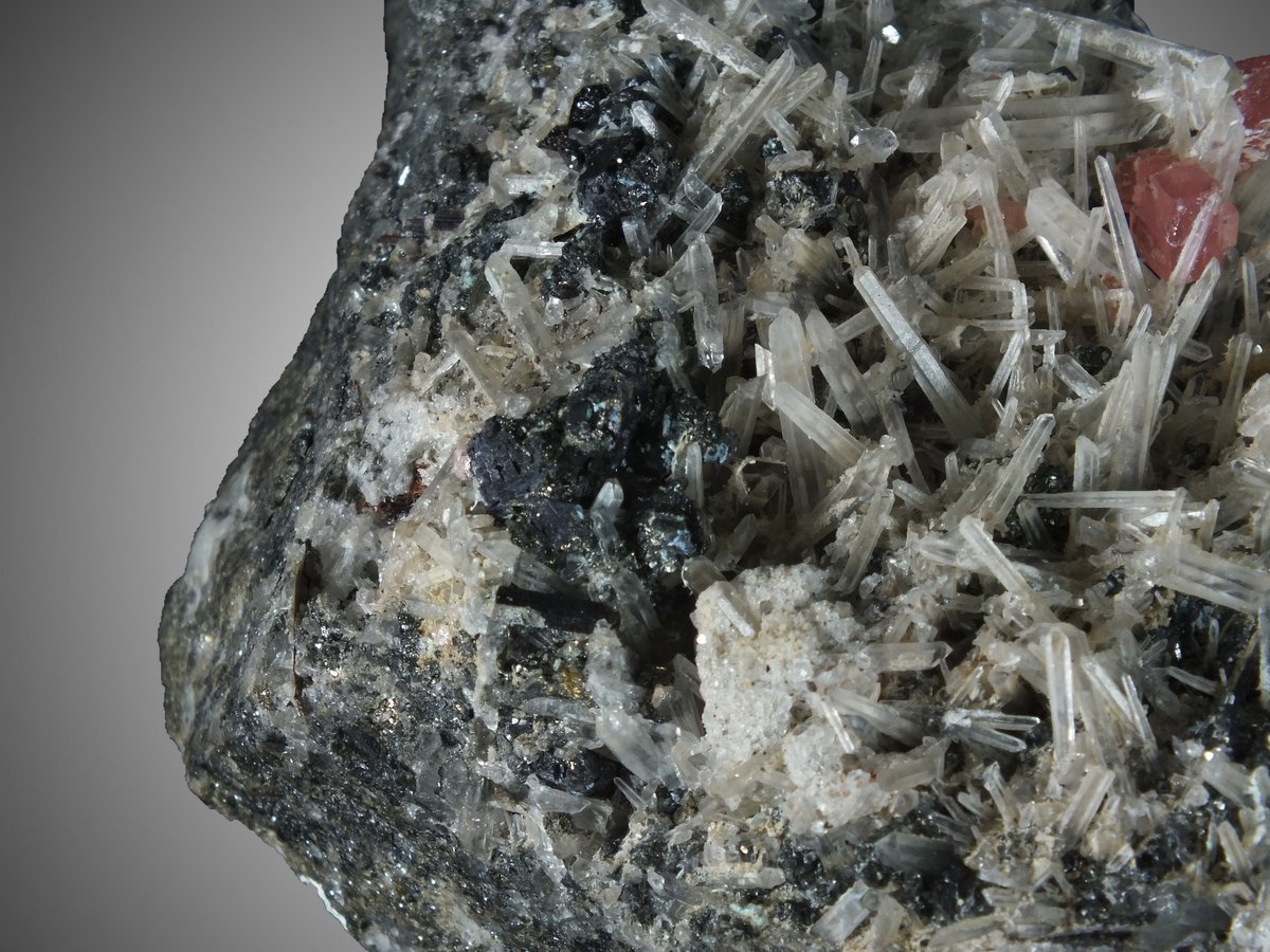 Rhodochrosite with Quartz & Hübnerite photo 9