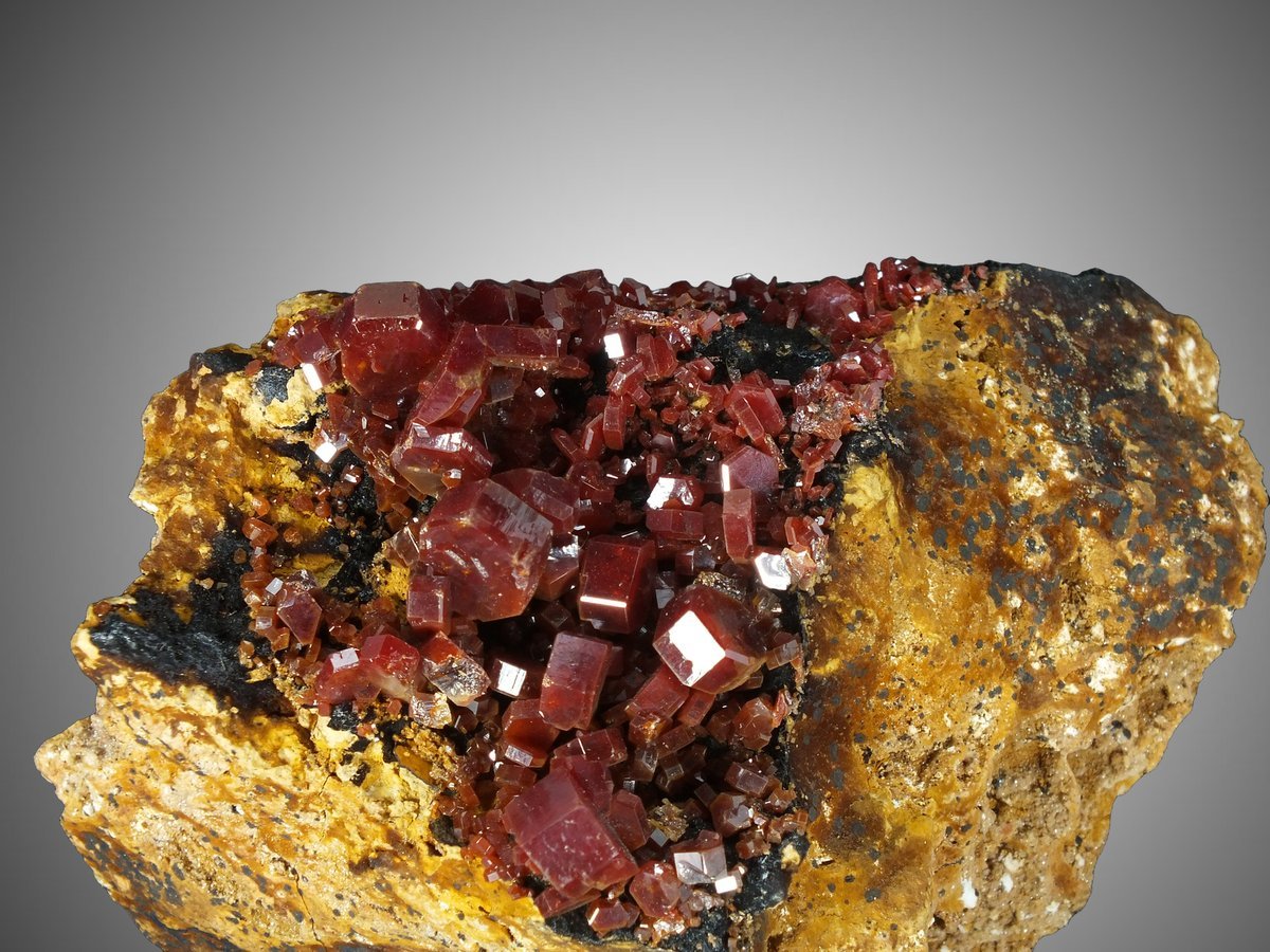 Vanadinite photo 9