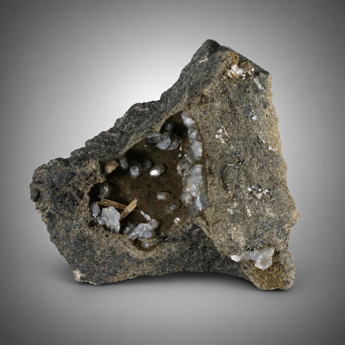 Chabazite with Ferroan Calcite