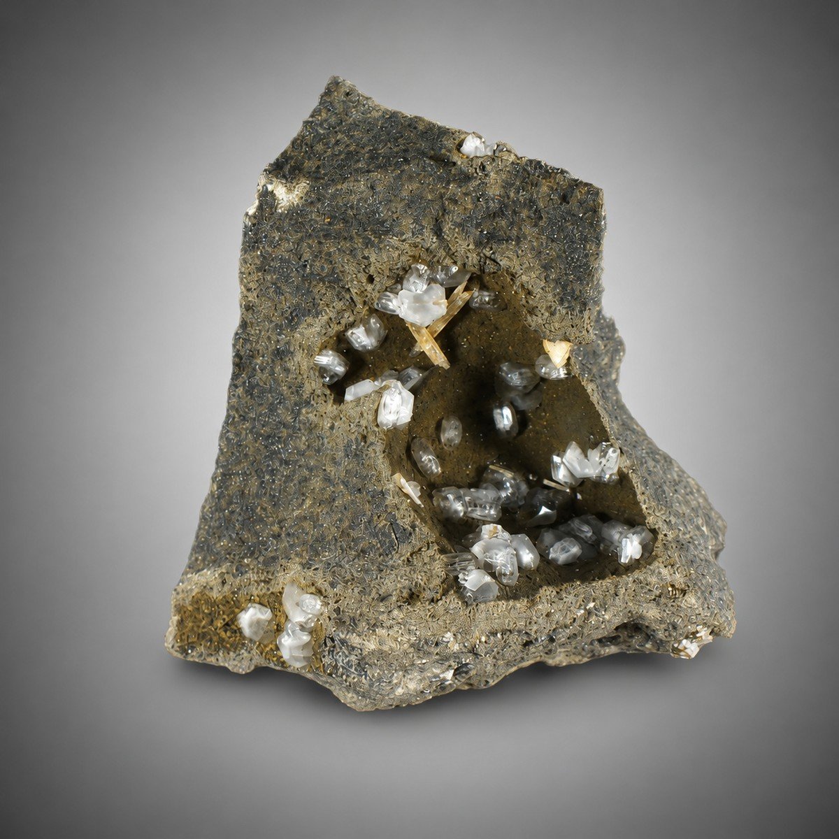 Chabazite with Ferroan Calcite photo 2