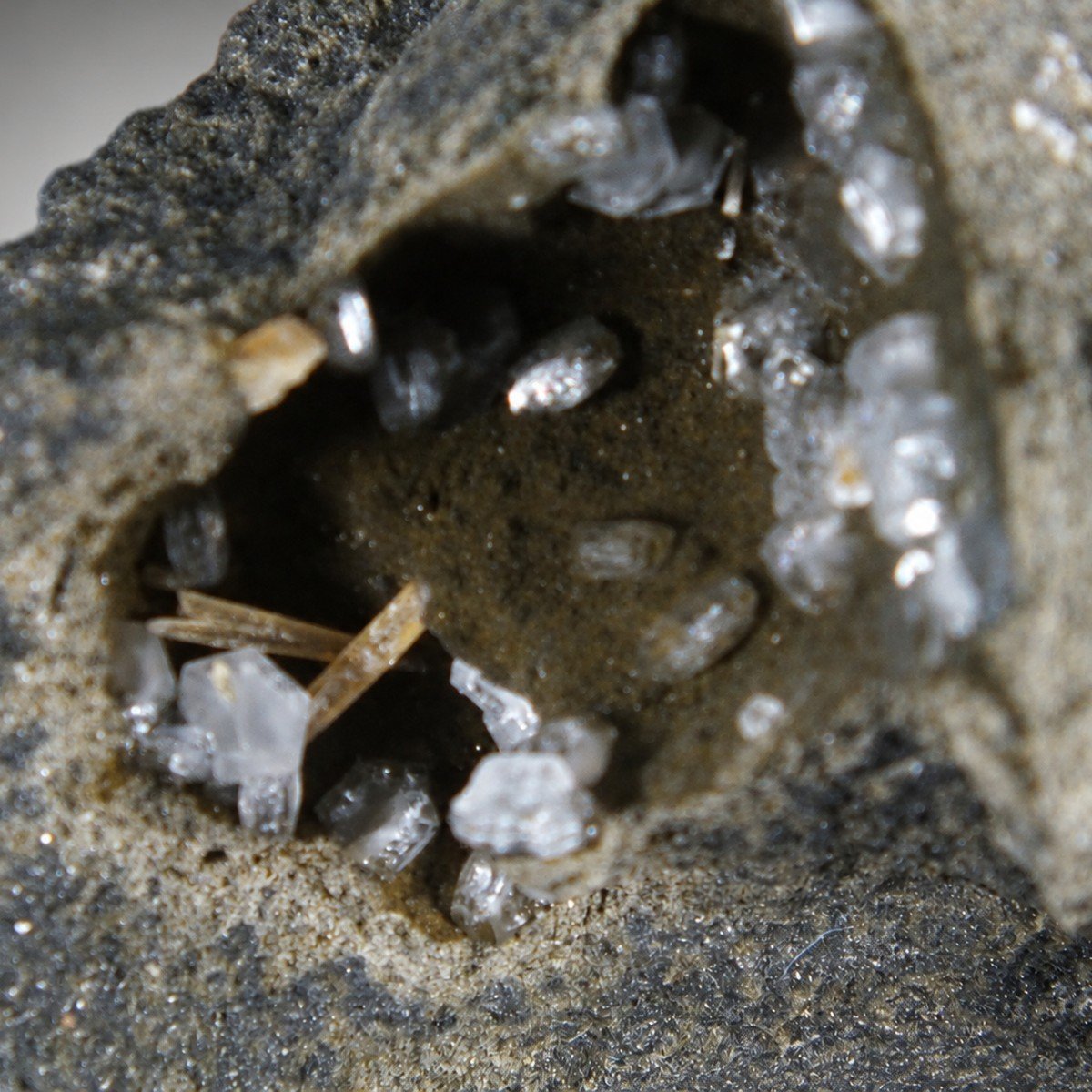 Chabazite with Ferroan Calcite photo 3
