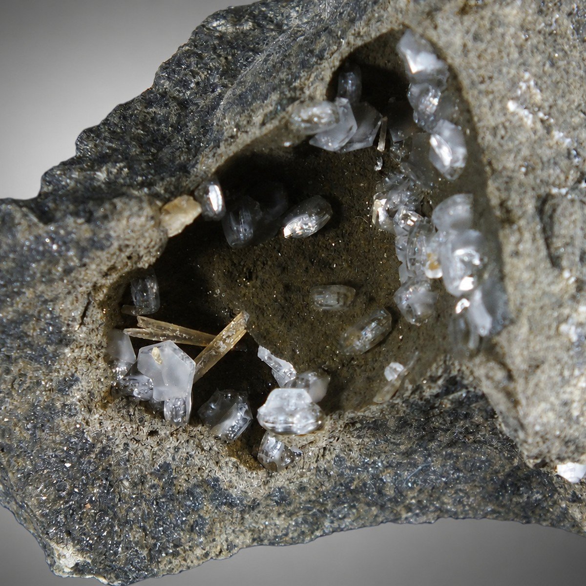Chabazite with Ferroan Calcite photo 4