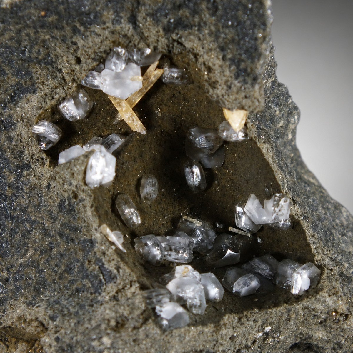 Chabazite with Ferroan Calcite photo 6