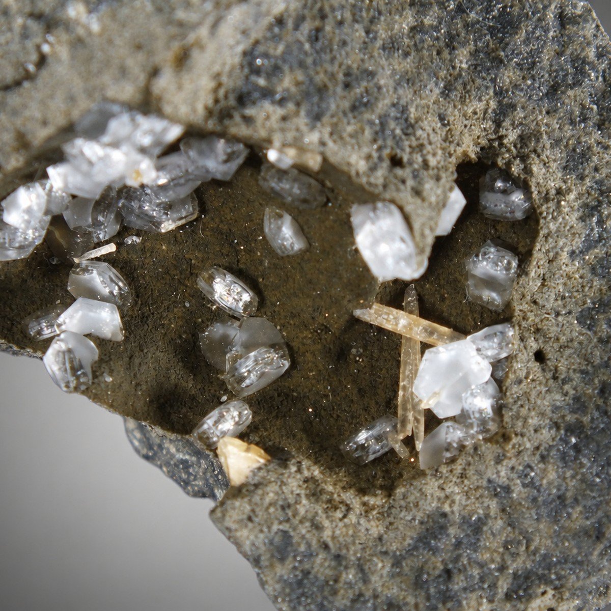 Chabazite with Ferroan Calcite photo 7