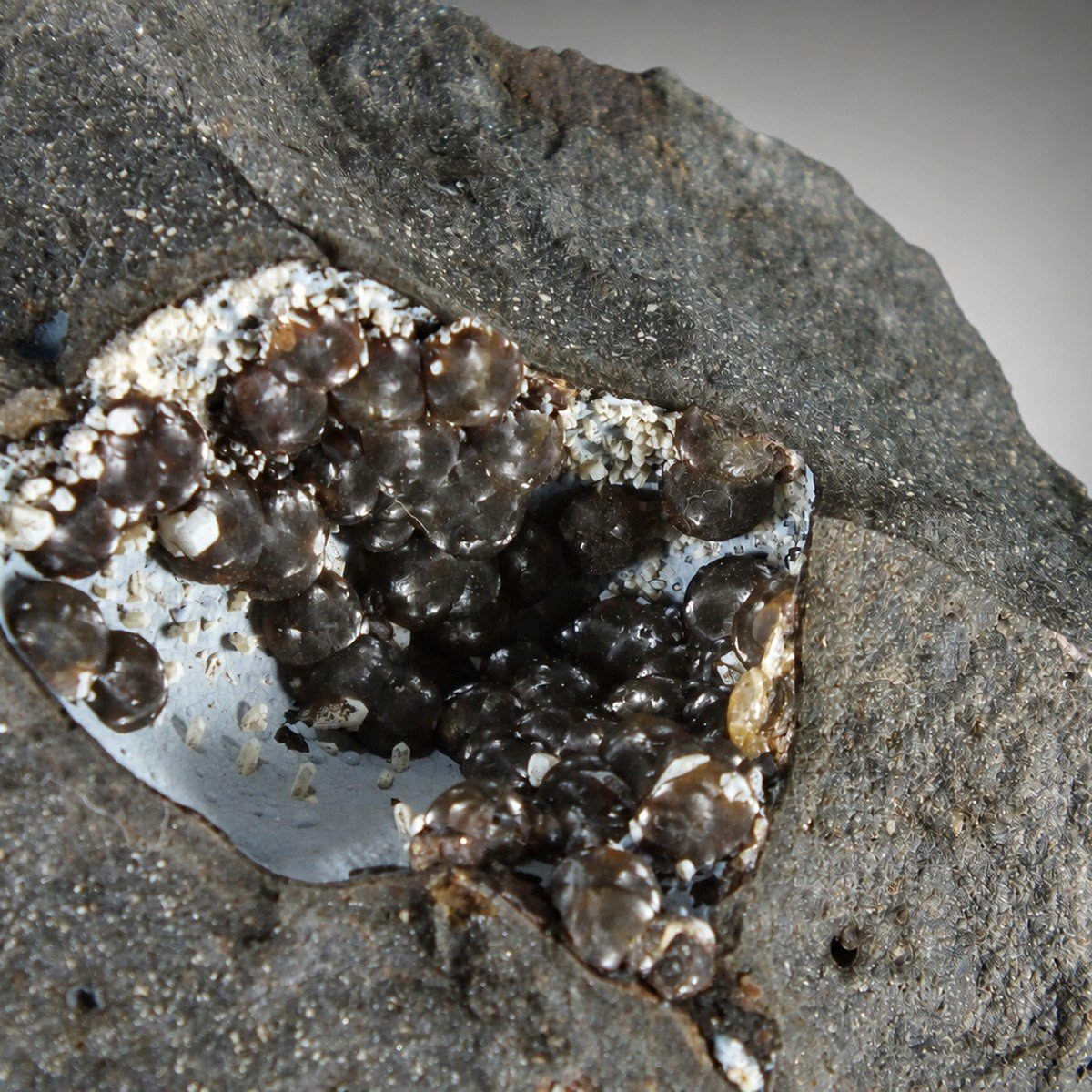 Siderite with Phillipsite photo 3