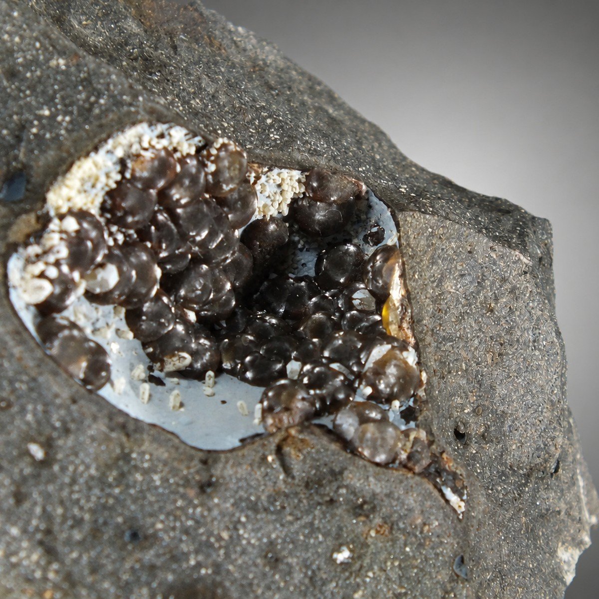 Siderite with Phillipsite photo 5