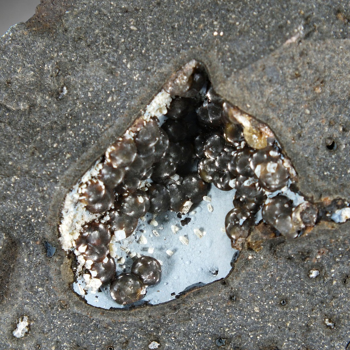 Siderite with Phillipsite photo 7