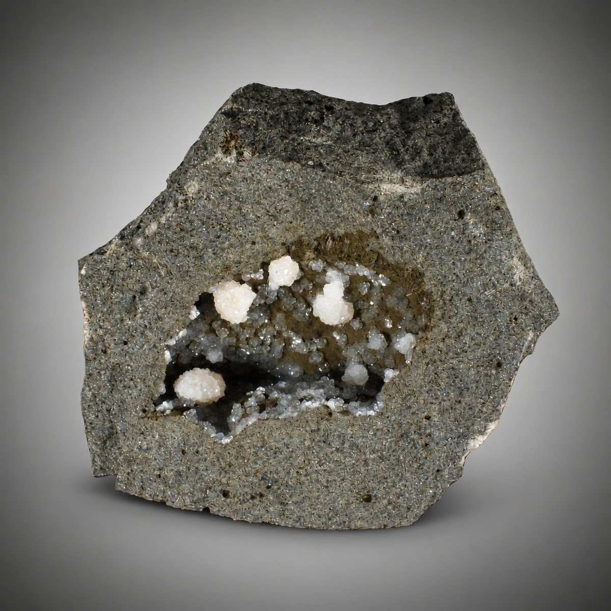 Phillipsite with Chabazite