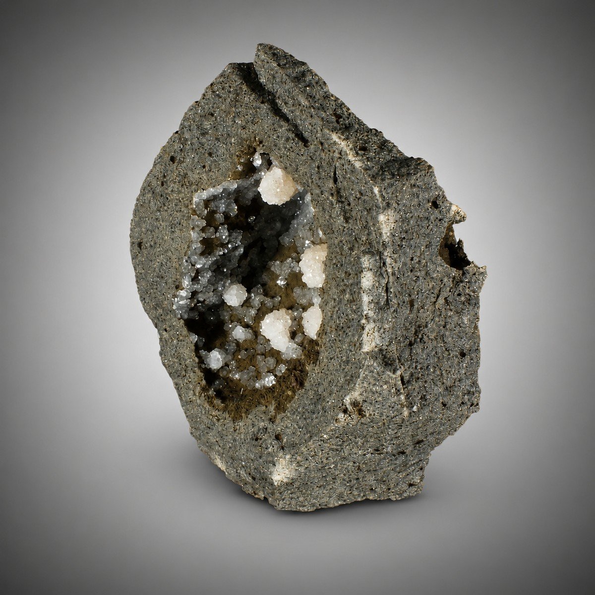 Phillipsite with Chabazite photo 2