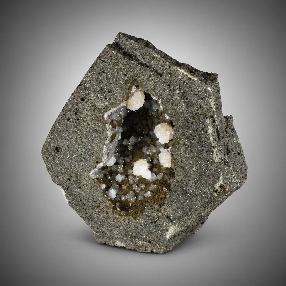 Phillipsite with Chabazite photo 3