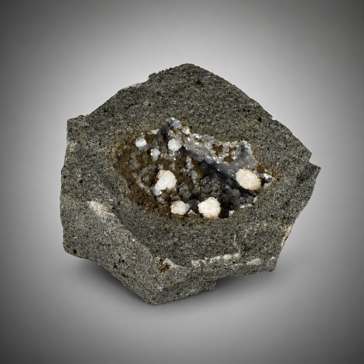 Phillipsite with Chabazite photo 4