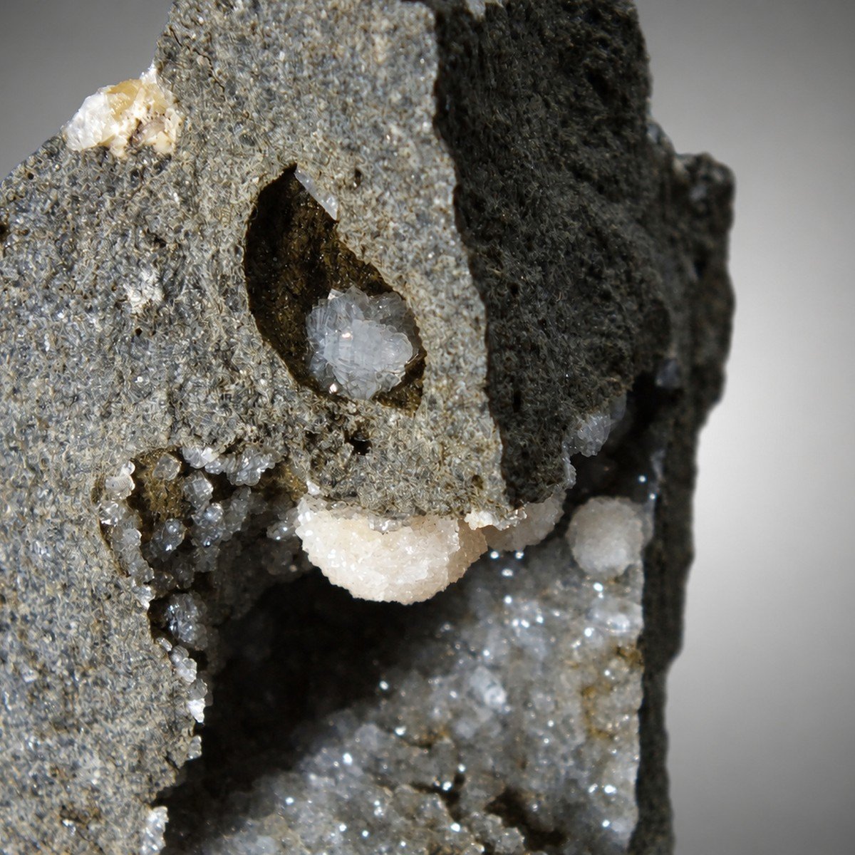 Phillipsite photo 6